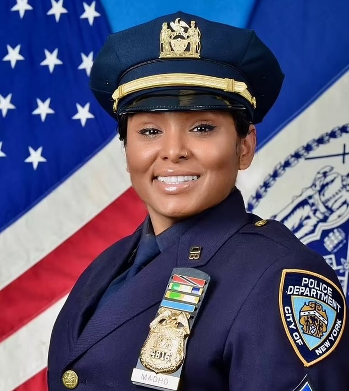 La policía de Nueva York robó dos medicamentos para la tos. La policía de Nueva York robó dos medicamentos para la tos.