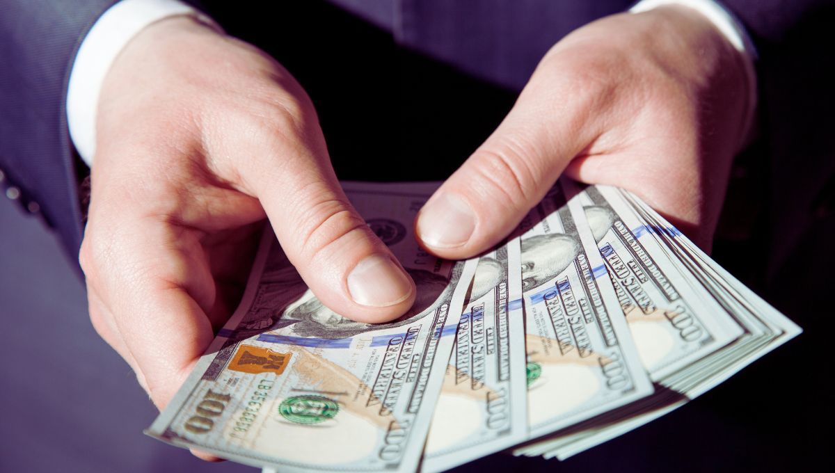El dólar oficial subió y se despegó del blue.
