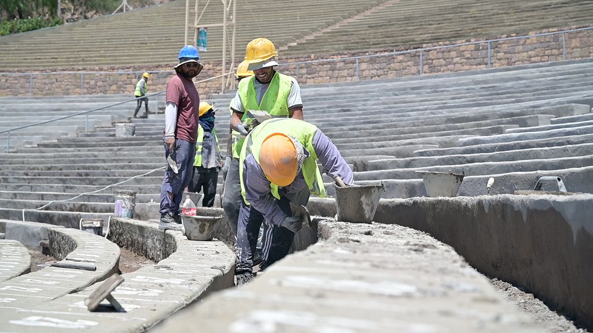 Reparación general de las gradas del anfiteatro.