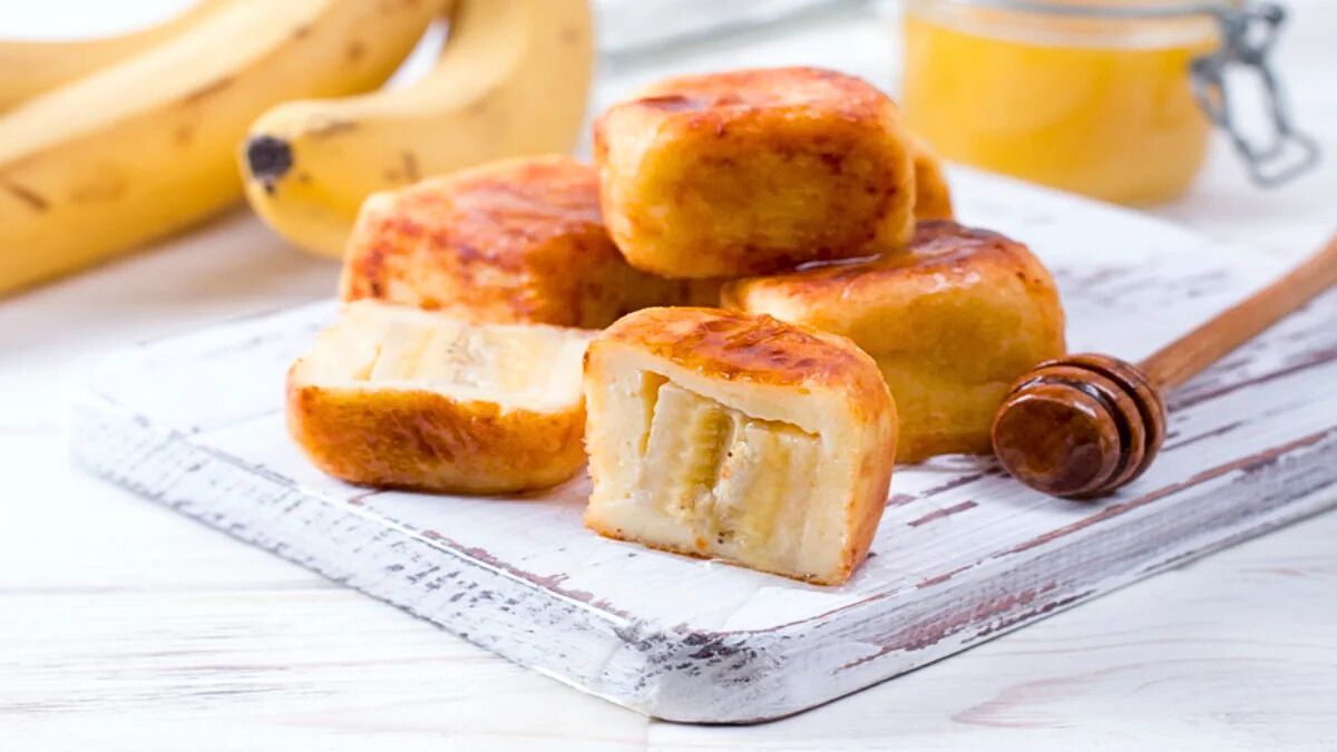 Los buñuelos clásicos llevan harina, leche, huevo y azúcar. Se le pueden añadir ingredientes como banana, chips de chocolate o dulce de leche. Los buñuelos clásicos llevan harina, leche, huevo y azúcar. Se le pueden añadir ingredientes como banana, chips de chocolate o dulce de leche.