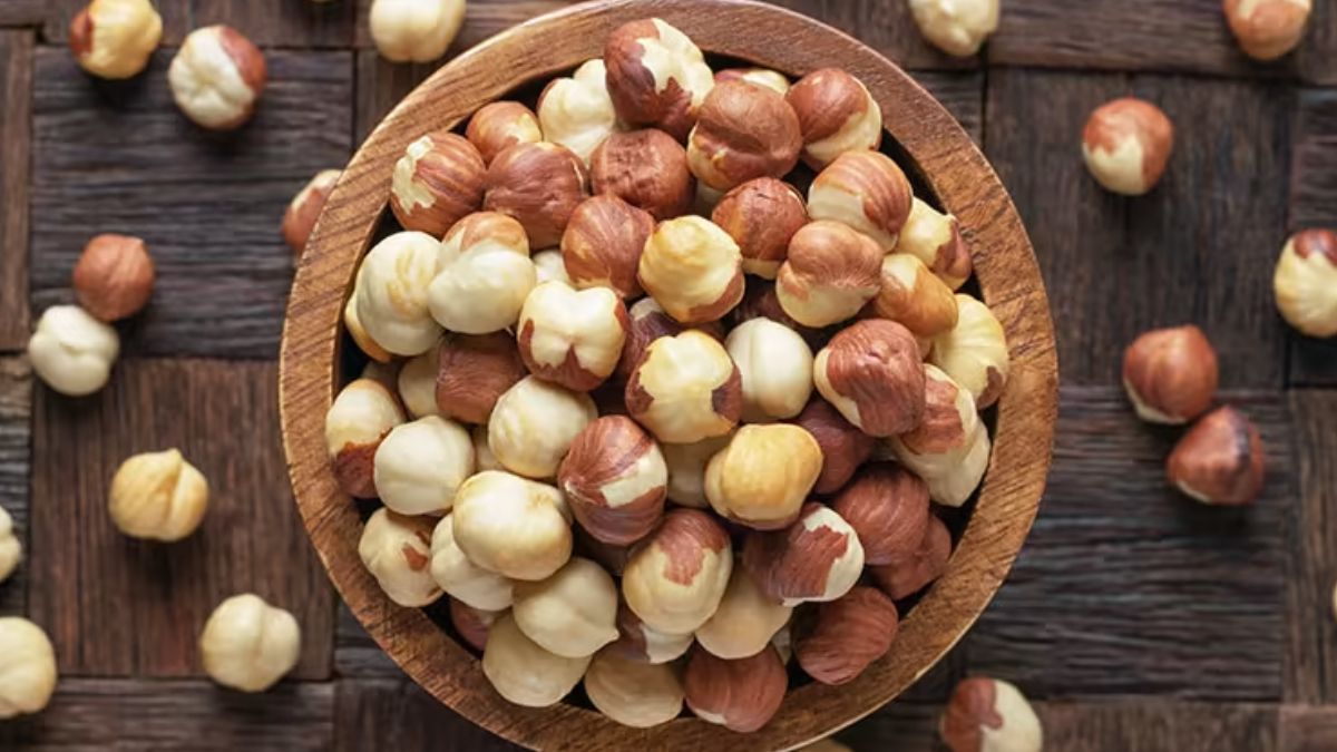 Del árbol a la mesa: Descubre cómo las avellanas se convierten en uno de los frutos secos más consumidos. Del árbol a la mesa: Descubre cómo las avellanas se convierten en uno de los frutos secos más consumidos.