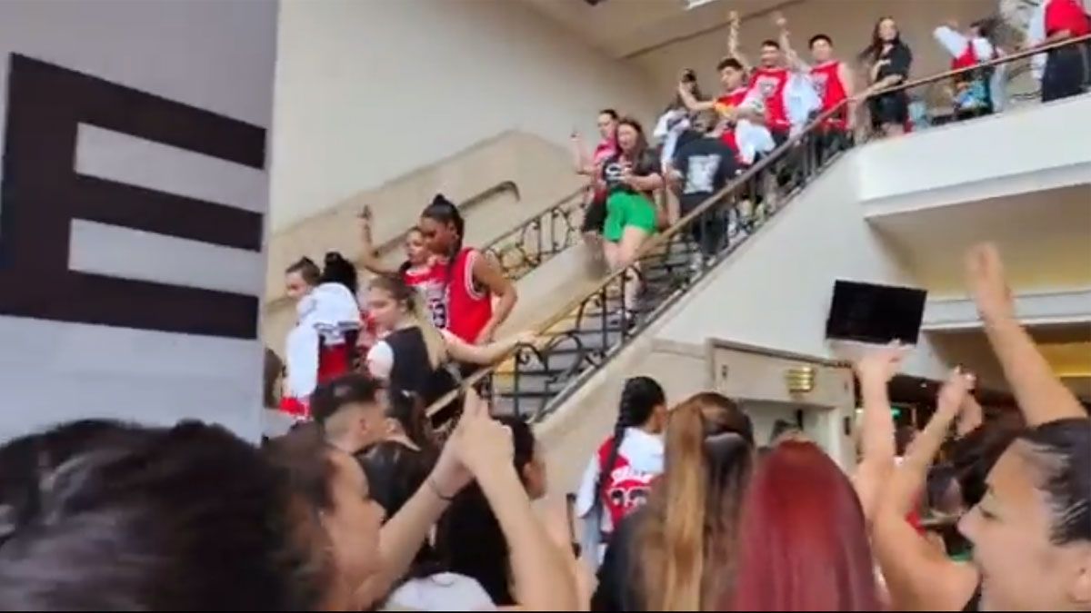 Incidentes y desmayos en concurso de baile: suspendieron el evento en un teatro por sobreventa de entradas