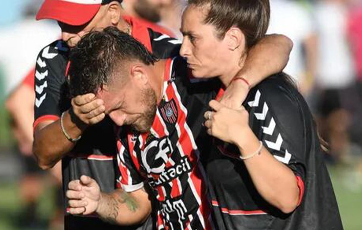 El pasado 21 de febrero Fernando Brandán fue agredido con un botellazo y el partido con Tigre fue suspendido. Este miércoles el delantero hizo el gol de la victoria. El pasado 21 de febrero Fernando Brandán fue agredido con un botellazo y el partido con Tigre fue suspendido. Este miércoles el delantero hizo el gol de la victoria.