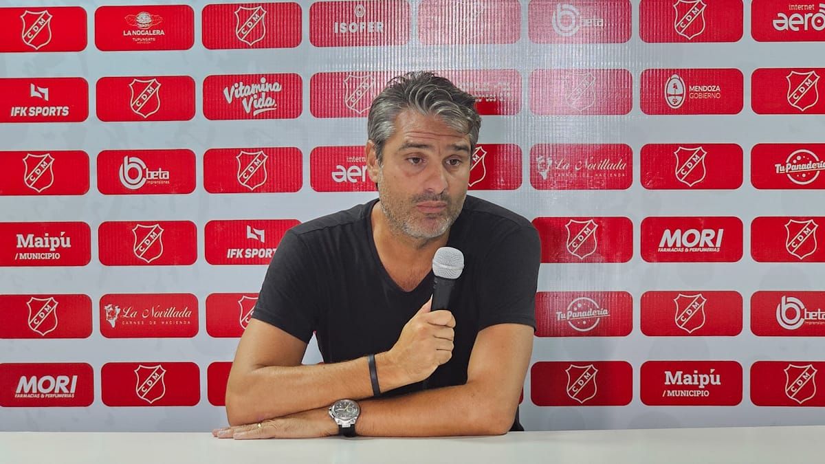 Juan Manuel Sara, entrenador del Deportivo Maipú, se mostró muy conforme con el rendimiento del equipo en el partido ante Racing de Córdoba. Juan Manuel Sara, entrenador del Deportivo Maipú, se mostró muy conforme con el rendimiento del equipo en el partido ante Racing de Córdoba.