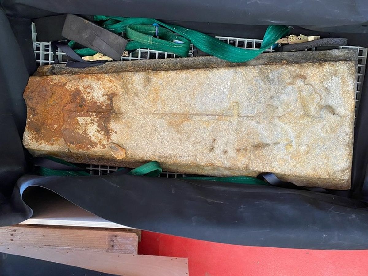 Las losas tienen un gran tamaño, y son extremadamente pesadas. Las losas tienen un gran tamaño, y son extremadamente pesadas.