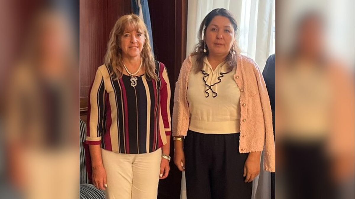 Patricia Giménez, directora de ProMendoza, y la empresaria kazajistaní Assem Kenzhebek en la recepción oficial.