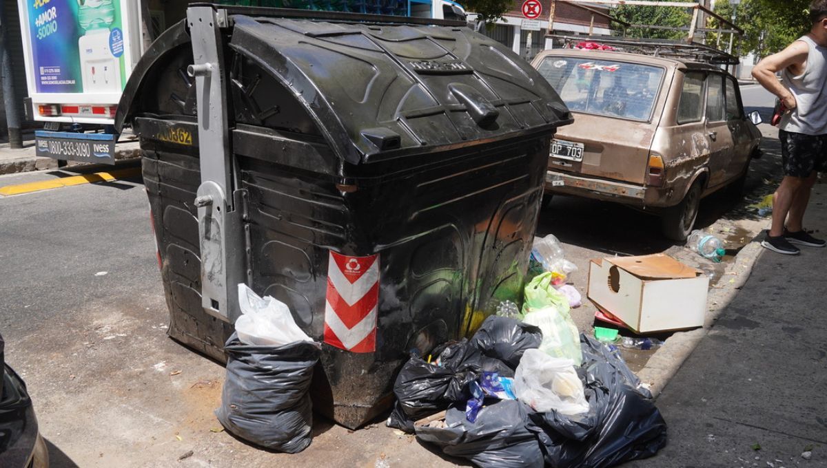 Qué puedo hacer si la suciedad del vecino afecta mi casa o mi vereda