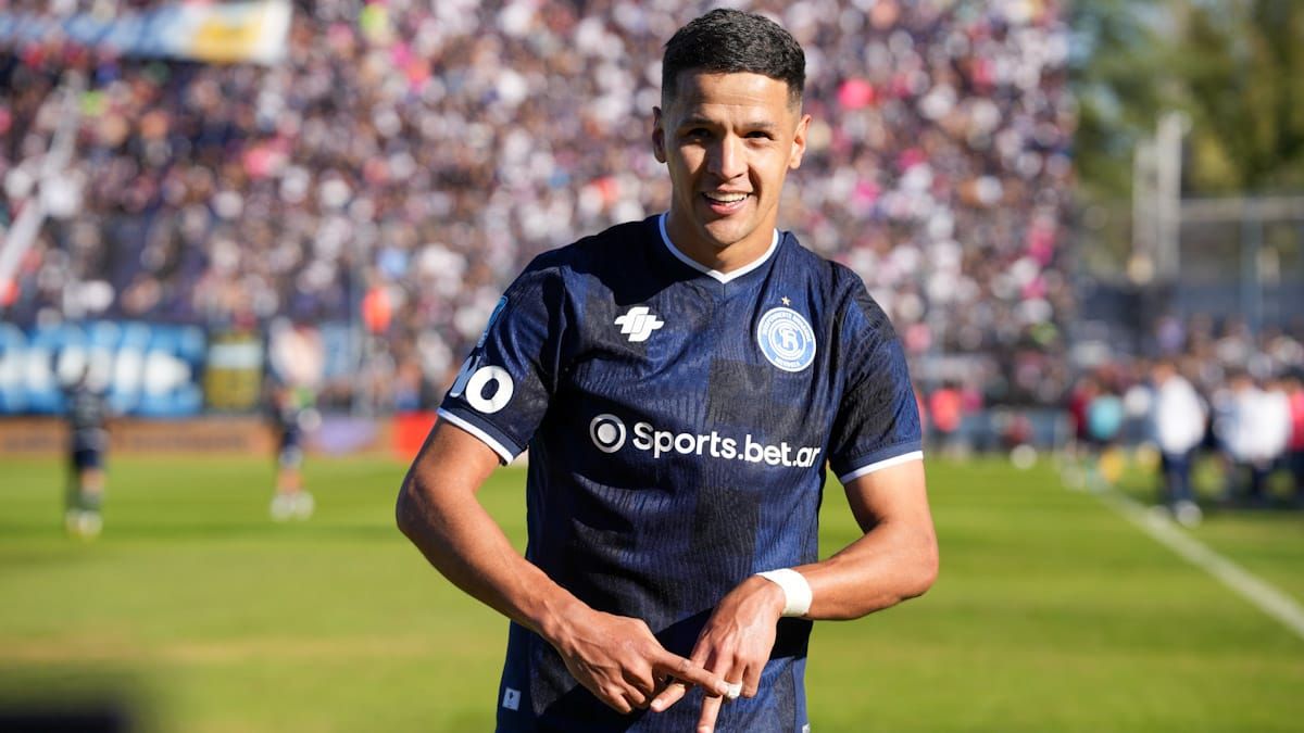 Álex Arce fue una de las figuras de Independiente Rivadavia ante Gimnasia y Esgrima.