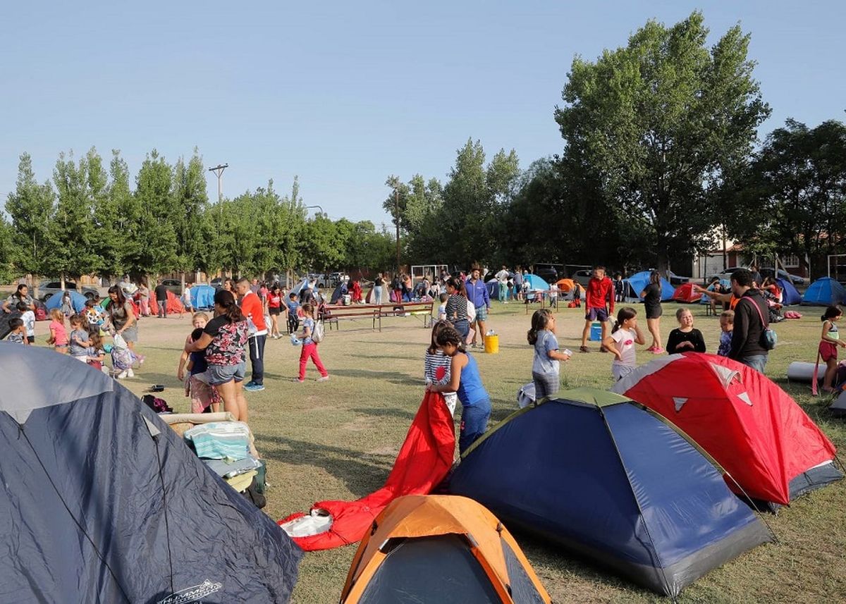  Las actividades recreativas comenzarán el 2 de enero en las diferentes escuelas de verano dispuestas por el Municipio. Las actividades recreativas comenzarán el 2 de enero en las diferentes escuelas de verano dispuestas por el Municipio.