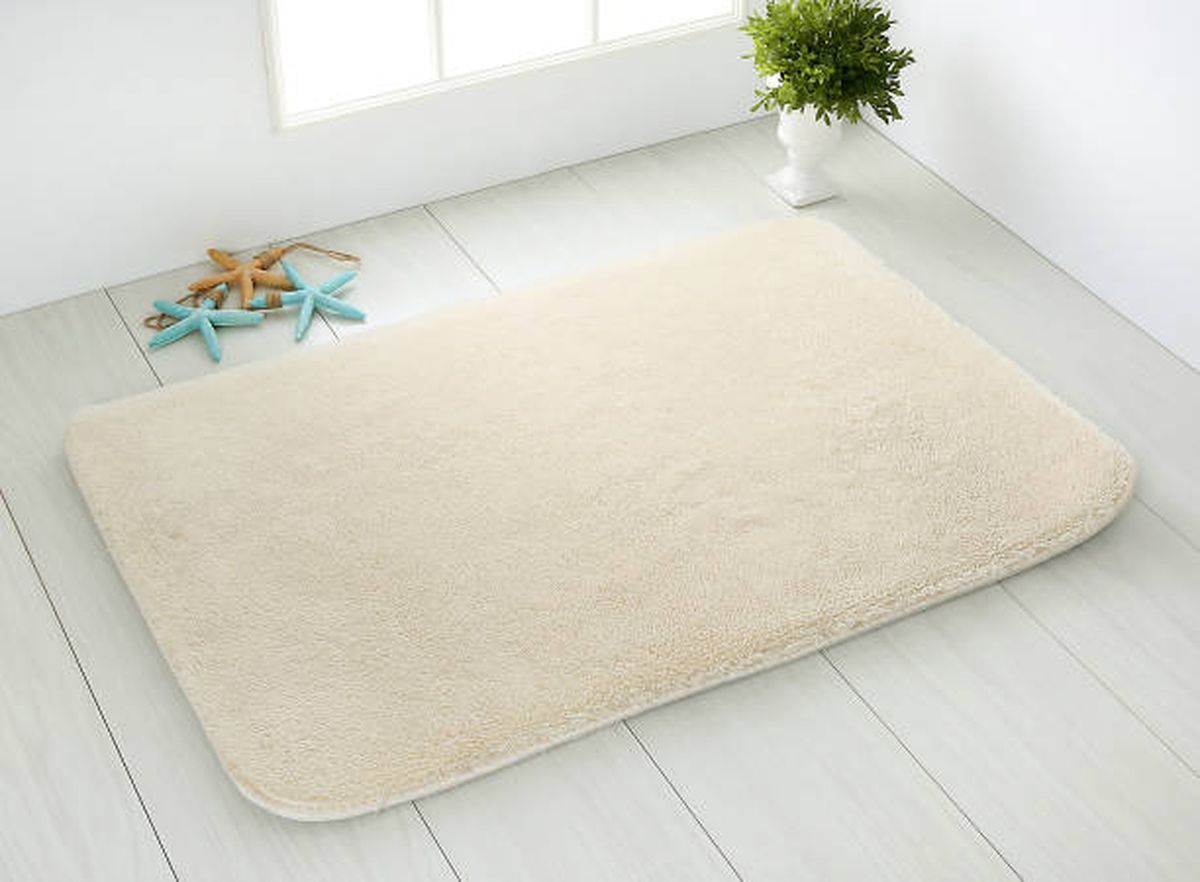La alfombra de ba&ntilde;o cl&aacute;sica tiene los d&iacute;as contados: descubr&iacute; cu&aacute;l es su reemplazo inmediato.