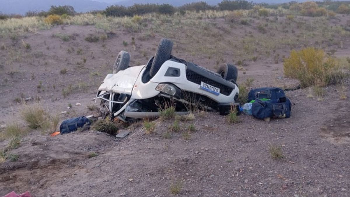 El accidente ocurrió a 20 kilómetros de Pareditas, en San Carlos, y el conductor murió en el lugar.