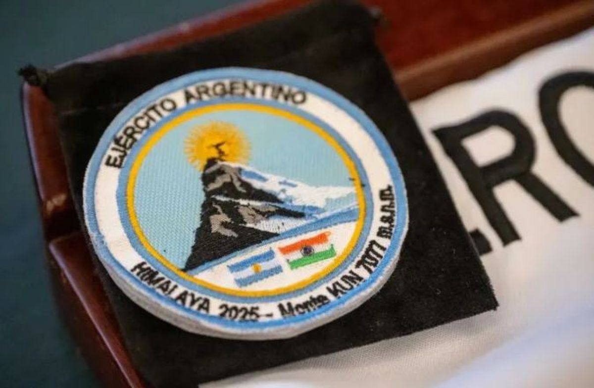 Distintivo de la delegación argentina que va al Himalaya. Distintivo de la delegación argentina que va al Himalaya.