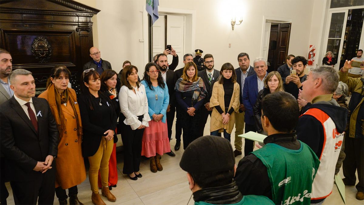 Legisladores recibieron a los representantes de los gremios estatales, quienes les entregaron el proyecto de ley sobre OSEP.