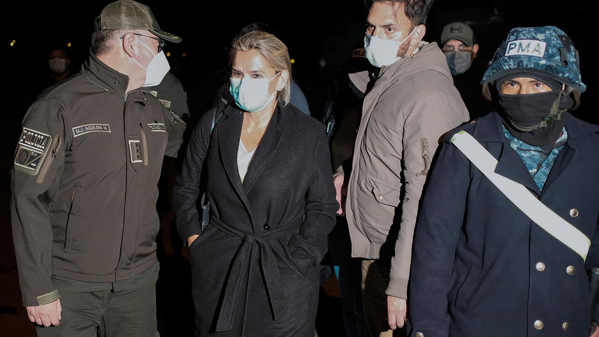 Detuvieron a la expresidenta de facto de Bolivia Jeanine Áñez por una denuncia de golpe de Estado al gobierno de Evo Morales.