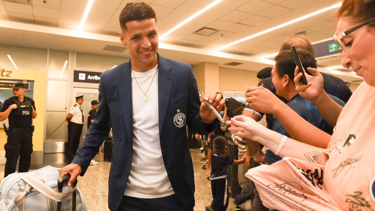 Los héroes del Maracaná volvieron a casa y los hinchas de Independiente Rivadavia les dieron la bienvenida