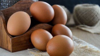 Dos amigos se retaron para ver quién comía más huevos y uno murió tras comer 42
