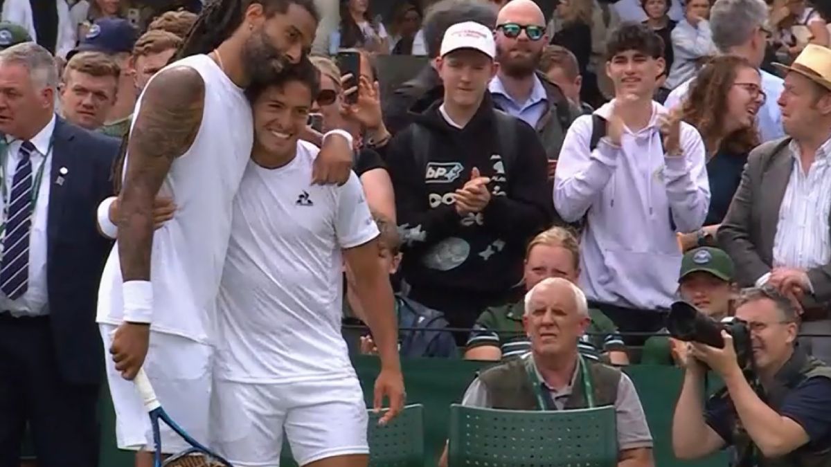 Dustin Brown y el argentino Sebastián Báez celebran su triunfo en el Grand Slam de Wimbledon.