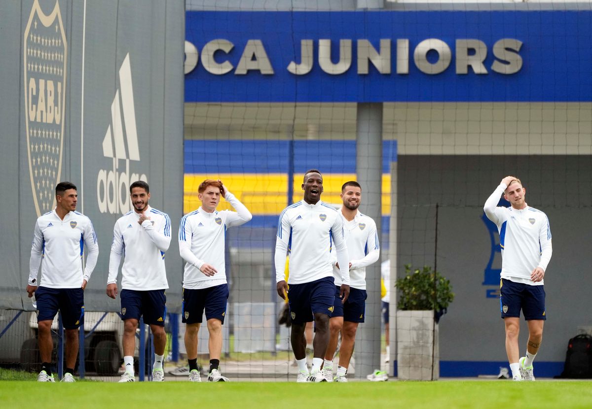 Boca jugaría con línea de cinco el Superclásico de este domingo ante River