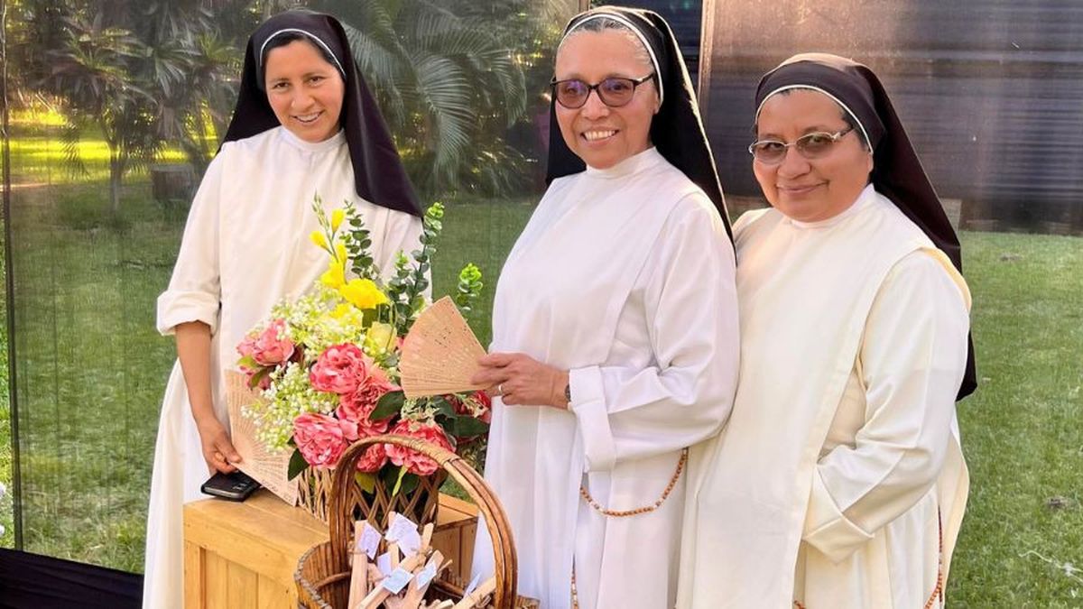 Elfi, en el centro de la imagen, es superiora de la comunidad de las Hermanas Dominicas de la Inmaculada Concepción. Elfi, en el centro de la imagen, es superiora de la comunidad de las Hermanas Dominicas de la Inmaculada Concepción.
