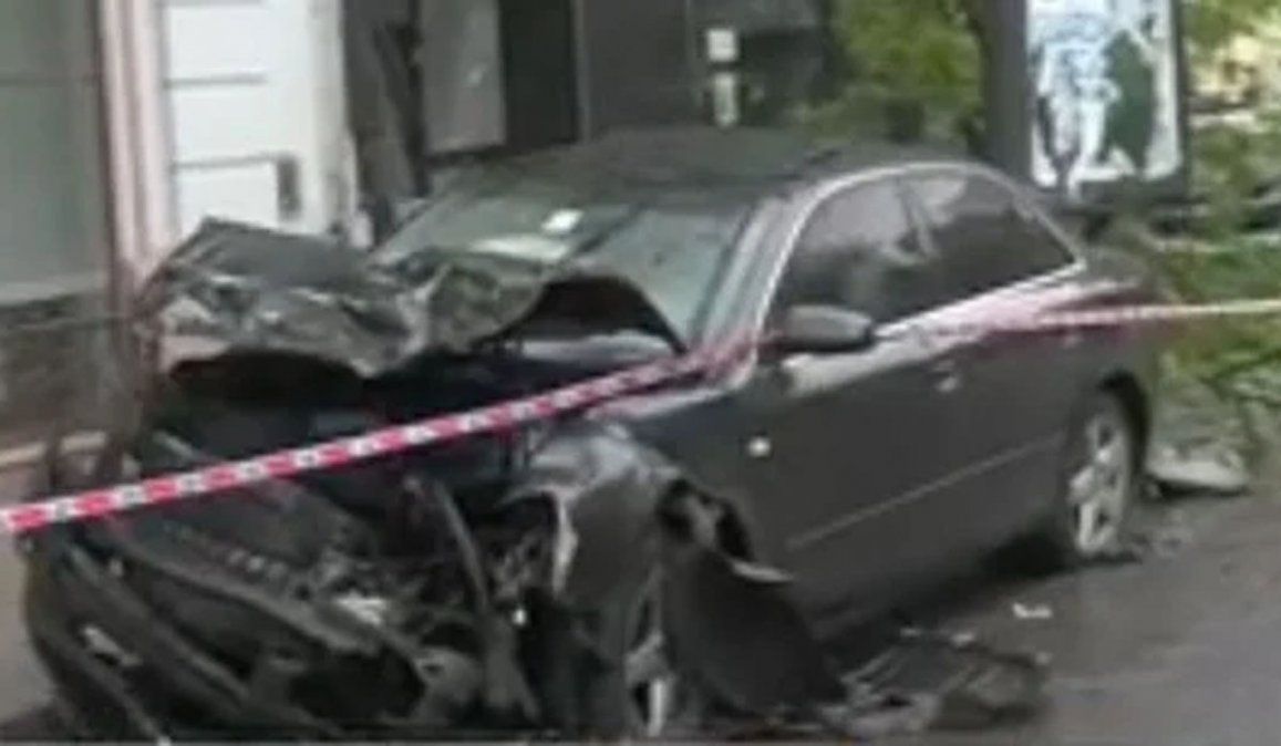 Pasó en rojo con un Audi y provocó un choque fatal
