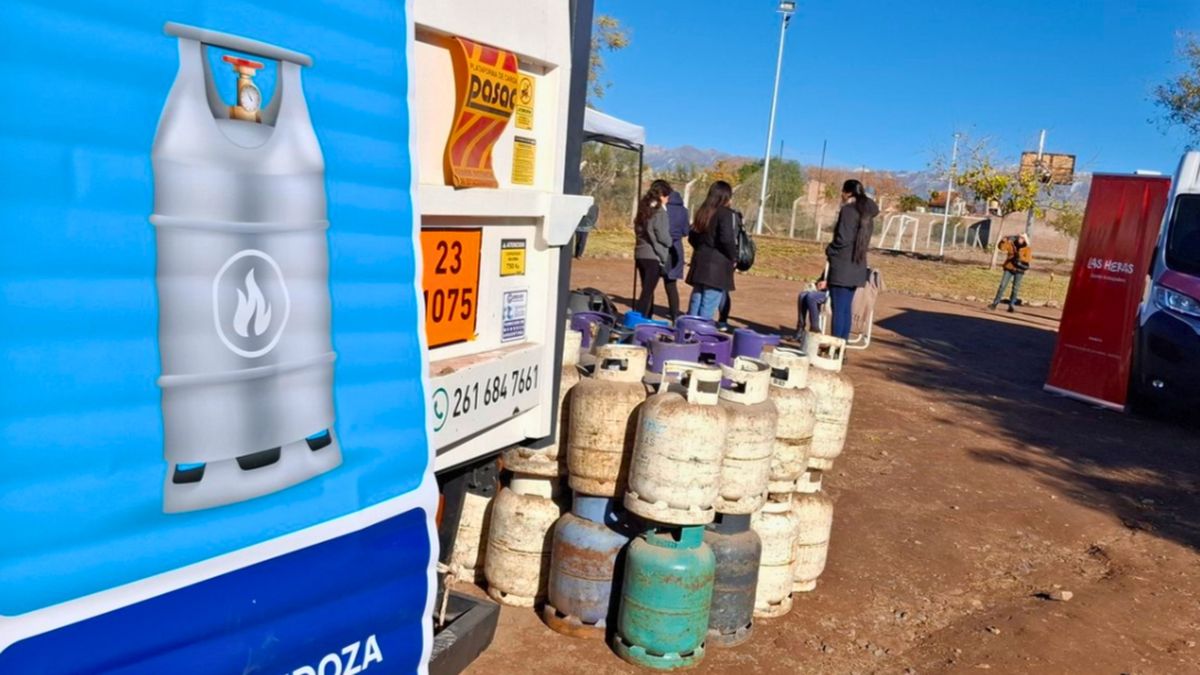 Mendoza sigue firme con la distribución de la garrafa social en diferentes barrios.