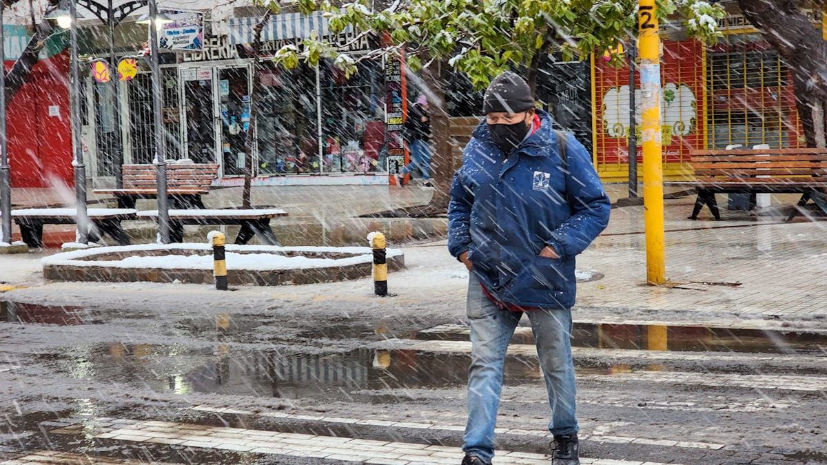hay una alta probabilidad que nieve en el llano entre el lunes y el martes. hay una alta probabilidad que nieve en el llano entre el lunes y el martes.