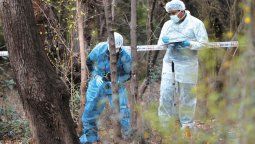 Personal de Policía Científica realizó tareas en el lugar del hallazgo de un cuerpo en descomposición en Villavicencio.