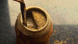 Más allá de la yerba, tomar en este tipo de mate ofrece otros beneficios. Más allá de la yerba, tomar en este tipo de mate ofrece otros beneficios.