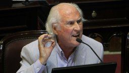 Pino Solanas denunció al ministro de Energía Juan José Aranguren