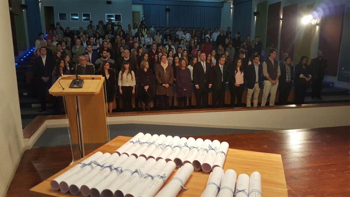 Este es el protocolo a cumplir en los actos de colación de las escuelas de Mendoza