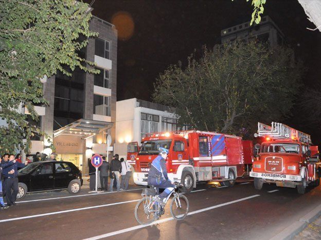Un incendio consumió casi la totalidad del quinto piso del Hotel Villaggio, en Ciudad