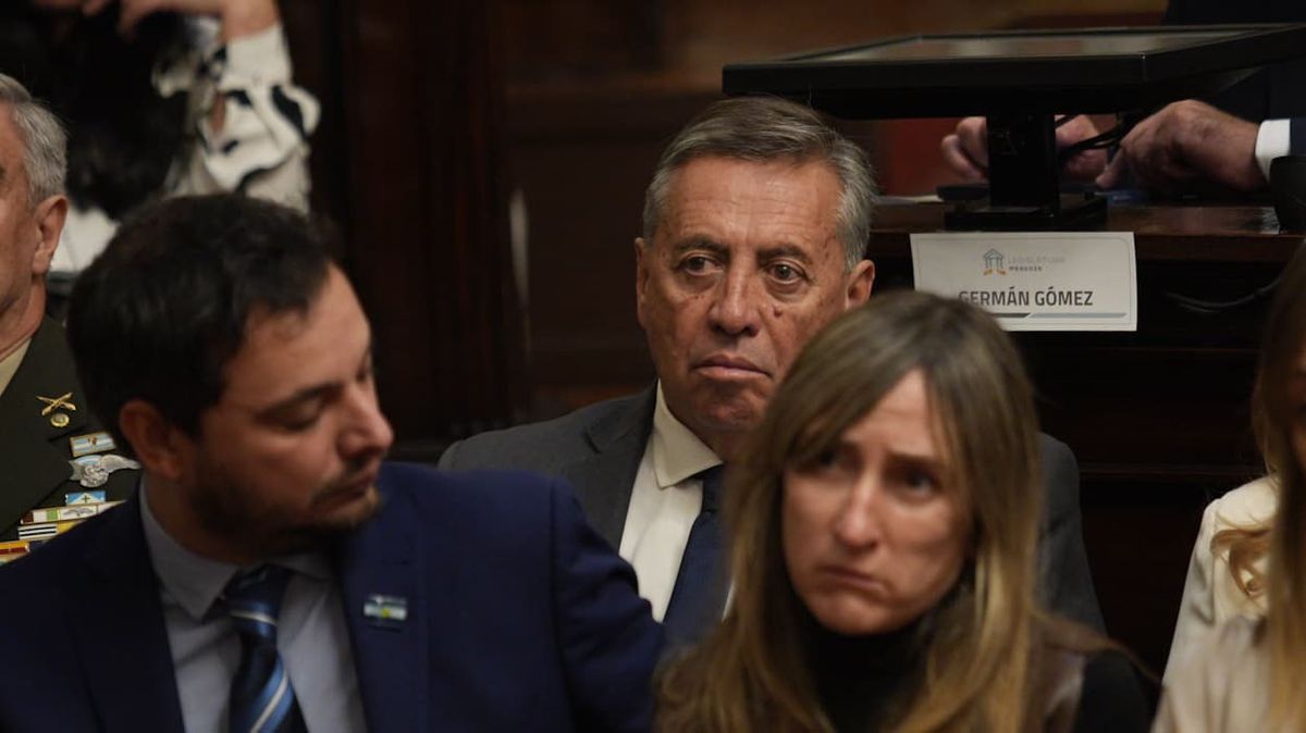 Sergio Marinelli salió a mostrar las mediciones que tiene Irrigación sobre la calidad del agua en el canal Pescara. Sergio Marinelli salió a mostrar las mediciones que tiene Irrigación sobre la calidad del agua en el canal Pescara.