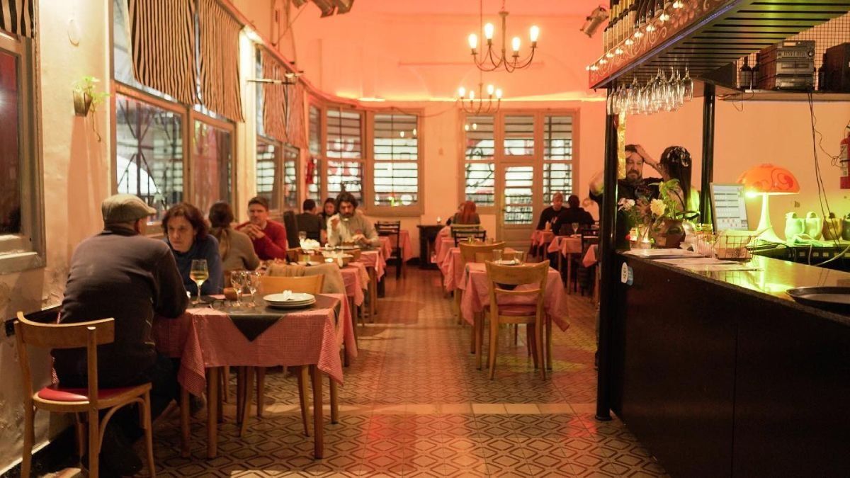 El bodegón que la rompe con su locro en Buenos Aires.