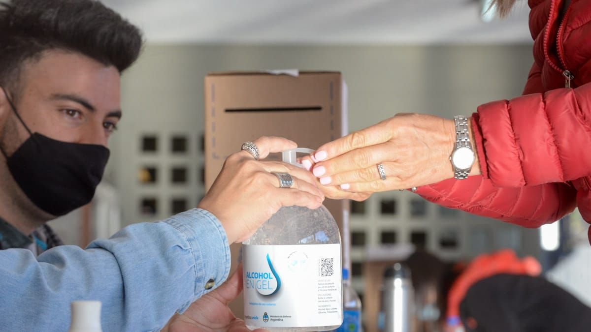 La candidata al senado de la Nación dijo que hay mucha gente en las escuelas para votar.