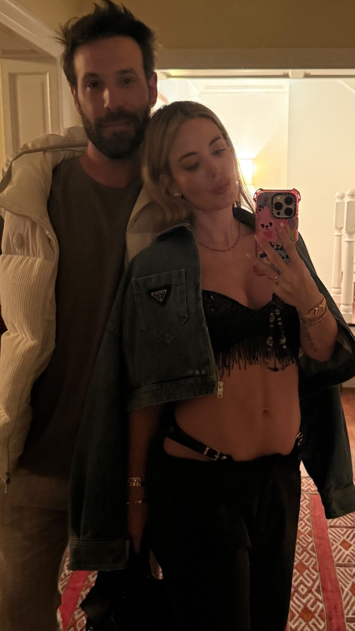 Desde Punta del Este, Jesica Cirio marca tendencia tanga a la vista con sus pantaloncitos al ras. Desde Punta del Este, Jesica Cirio marca tendencia tanga a la vista con sus pantaloncitos al ras.