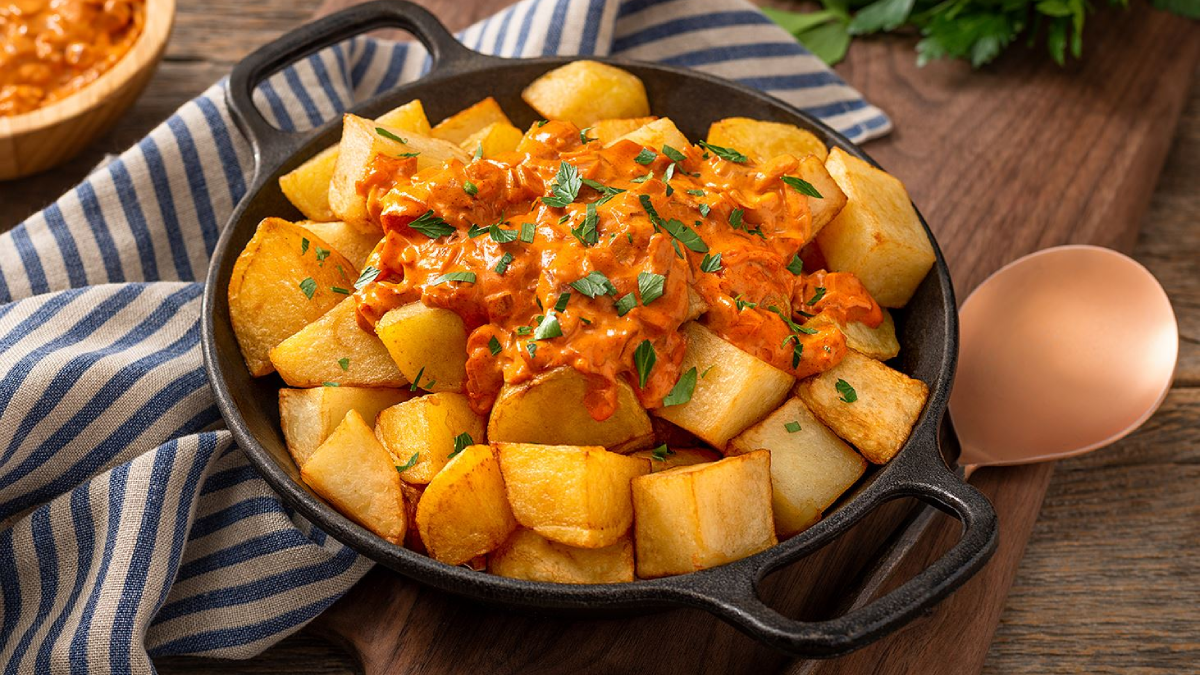 La receta definitiva de papas bravas españolas.&nbsp;