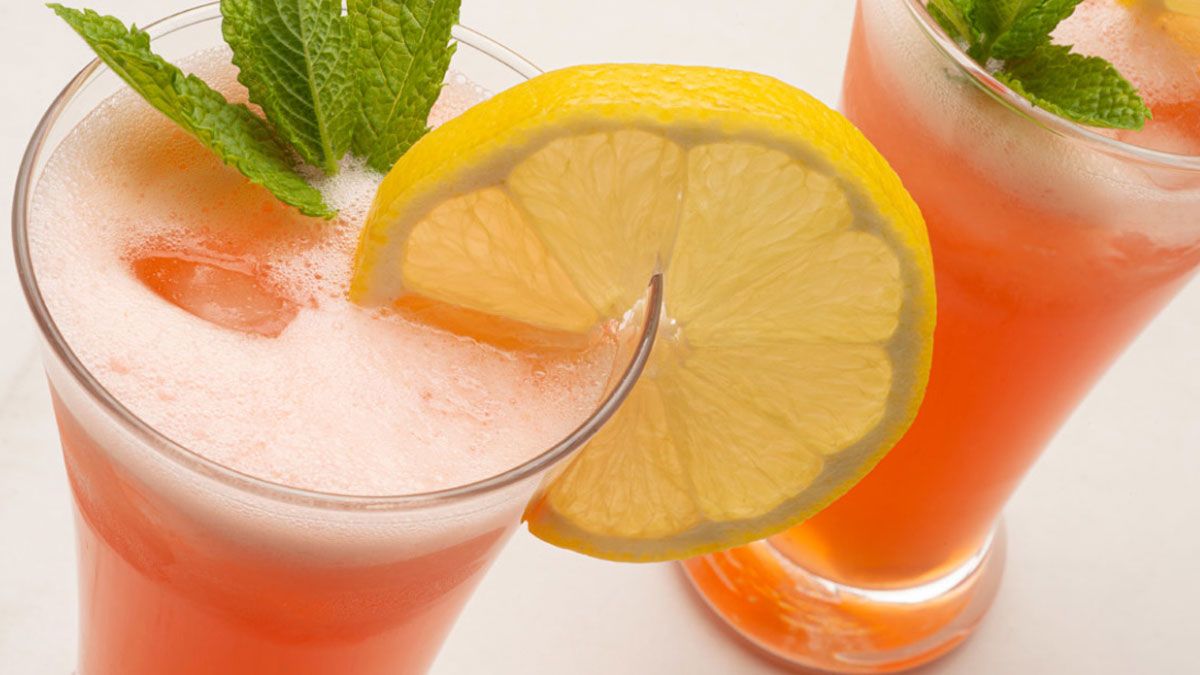 Cómo hacer una limonada fresca de frutilla y jengibre