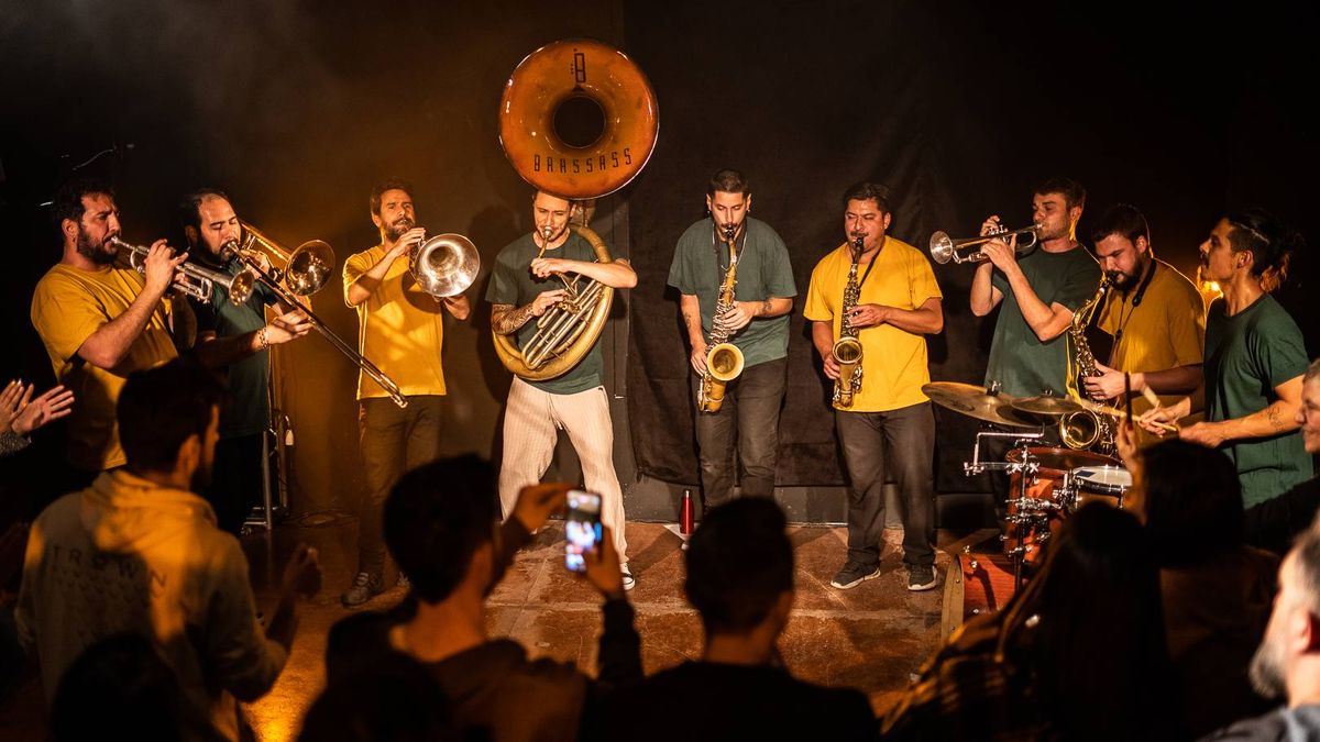 Los Decadentes se presentarán por primera vez en formato sinfónico, junto a la Orquesta Filarmónica de Mendoza. Los Decadentes se presentarán por primera vez en formato sinfónico, junto a la Orquesta Filarmónica de Mendoza.