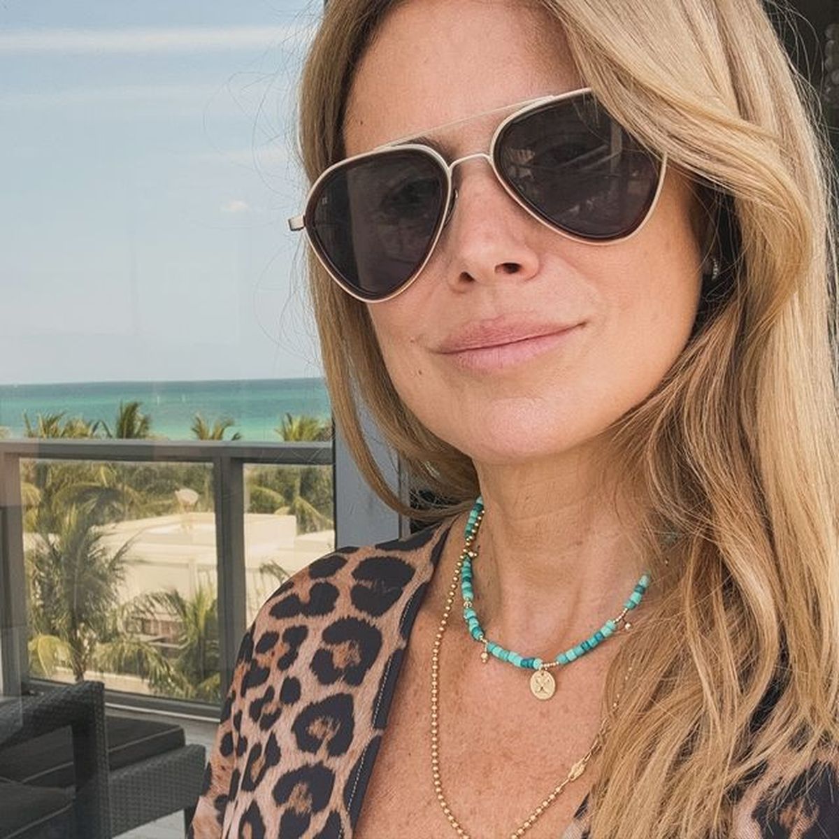A sus 57 años, Flavia Palmiero confirma que es la reina del animal print y paraliza las playas de Miami. A sus 57 años, Flavia Palmiero confirma que es la reina del animal print y paraliza las playas de Miami.
