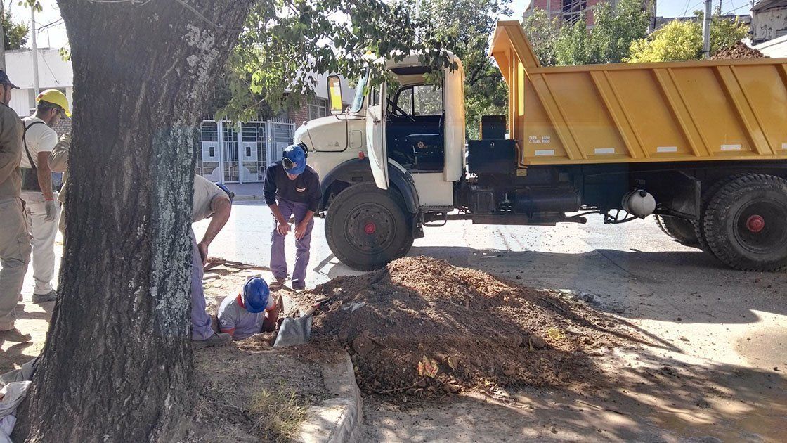 Rompieron un caño de gas en calle México y piden precaución a los vecinos del lugar