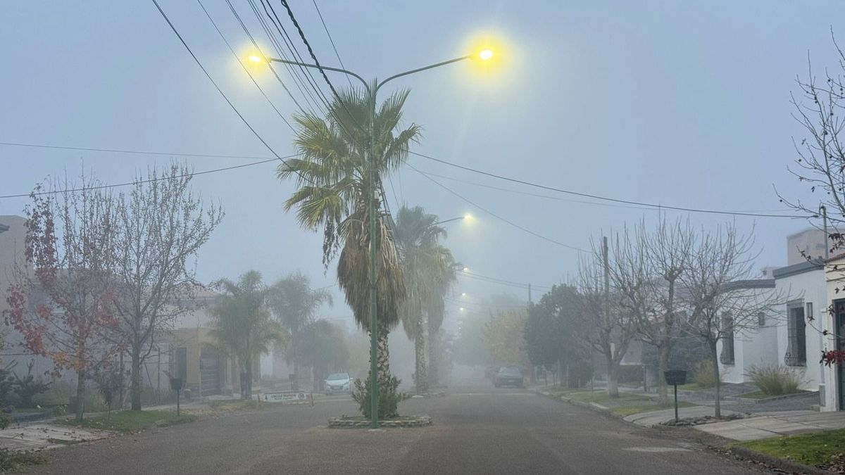 En Maipú la visibilidad estuvo afectada por bancos de niebla y neblina durante el amanecer de este miércoles. En Maipú la visibilidad estuvo afectada por bancos de niebla y neblina durante el amanecer de este miércoles.