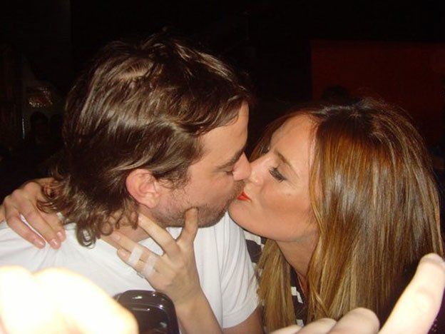 Paula Chaves y Pedro Alfonso, a los besos en Paraguay