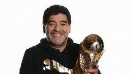 Una joya de colección: subastaron una medalla de oro de Maradona