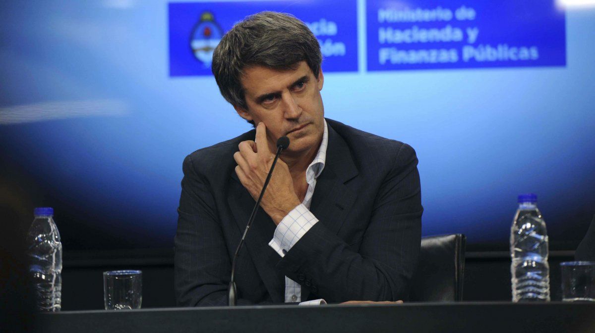 Prat Gay viajó a Nueva York para inaugurar un foro sobre inversiones en la Argentina