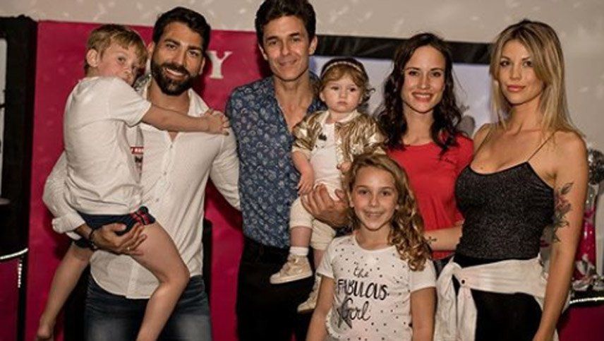 Felices los cuatro: Mariano Martínez festejó el cumple del novio de su ex