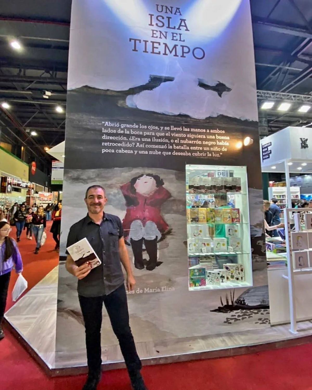 Galileo presentó el libro póstumo e inédito de su mamá Liliana Bodoc en la última Feria Internacional del Libro de Buenos Aires. Galileo presentó el libro póstumo e inédito de su mamá Liliana Bodoc en la última Feria Internacional del Libro de Buenos Aires.