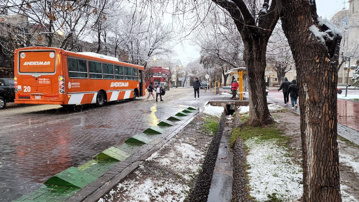Como hace algunas semanas, la nieve podría alcanzar algunas zonas del Gran Mendoza, según el pronóstico del tiempo.