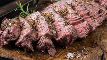 Cómo hacer lomo al trapo: la receta que no muchos se animan a hacer y la carne sale hecha una manteca