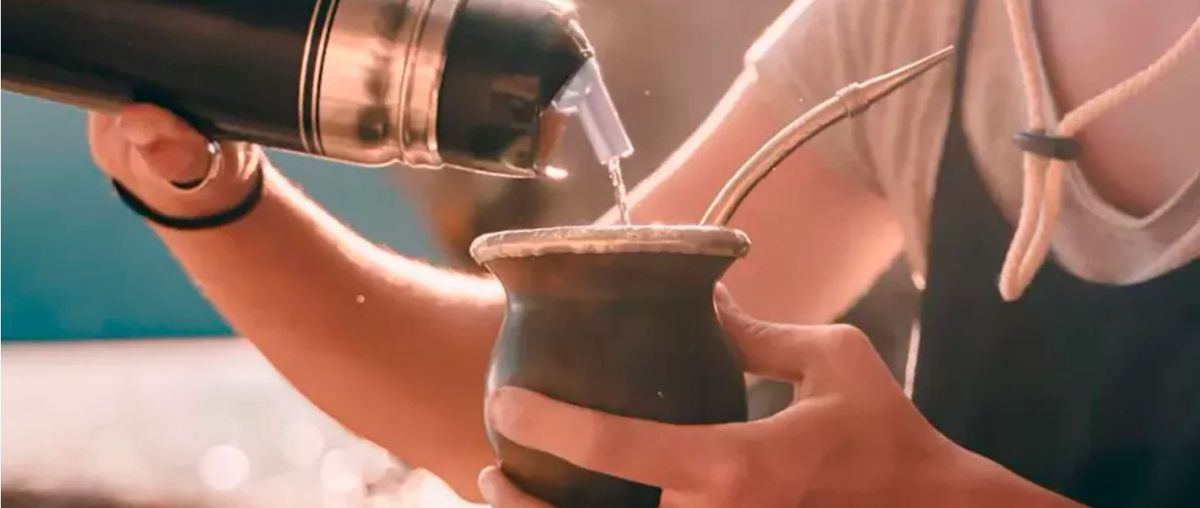 Mate rico y saludable. Aunque no existe un reglamento sobre el lenguaje del mate, existen ciertos códigos acerca de cómo viene cebado. Mate rico y saludable. Aunque no existe un reglamento sobre el lenguaje del mate, existen ciertos códigos acerca de cómo viene cebado.