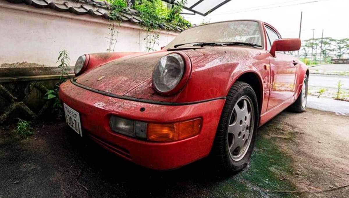 Encontró autos clásicos abandonados y no los puede vender por un increíble motivo